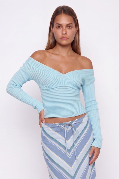 Top corto in maglia a coste azzurro chiaro con spalle scoperte