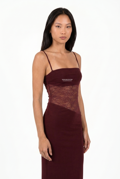 Robe longue en dentelle bordeaux