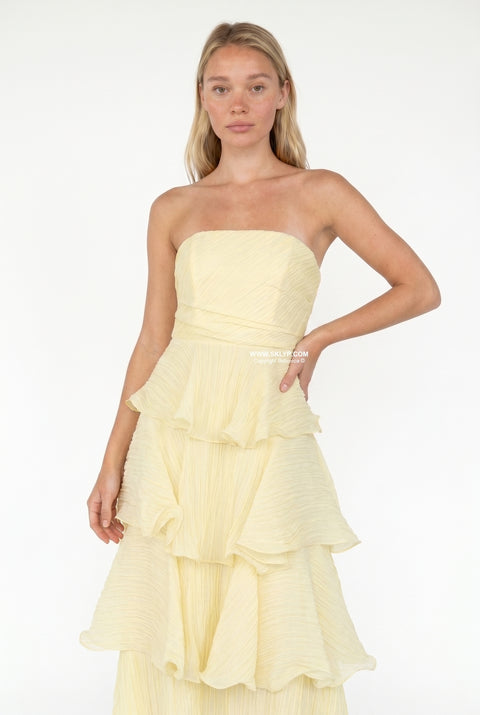 Vestido elegante sem alças com folhos em camadas