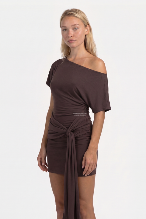 Mini-robe drapée asymétrique froncée marron