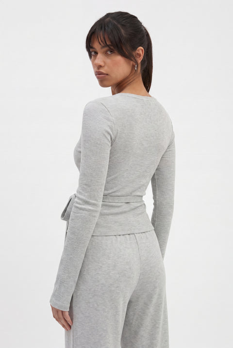 Ensemble de salon tricot côtelé : haut cache-cœur et pantalon large