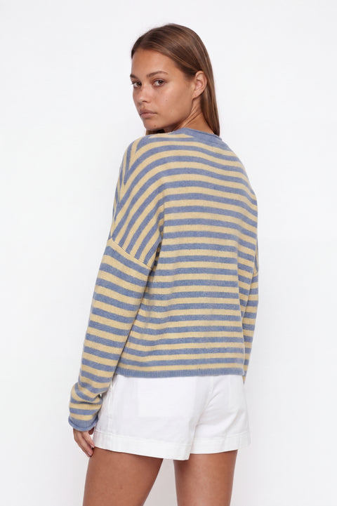 Pull-over ras-du-cou en tricot rayé douillet