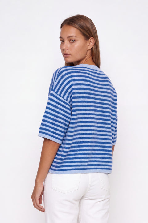 Oversize-Strickjacke mit blauem Streifenmuster und kurzen Ärmeln