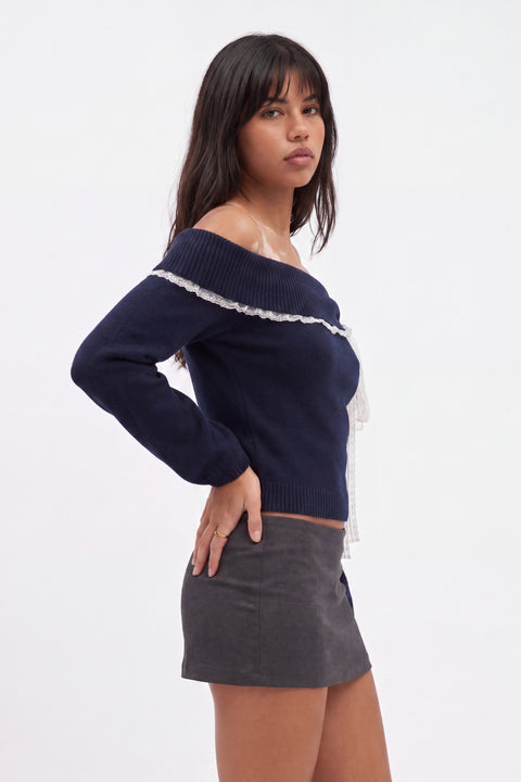 Dunkelblauer schulterfreier Strickpullover