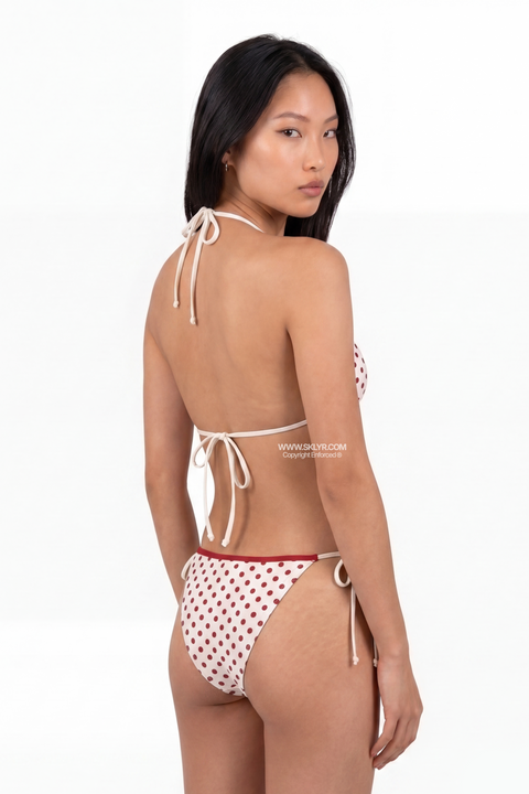 Bas de maillot de bain rouge et blanc à pois classiques à nouer sur les côtés