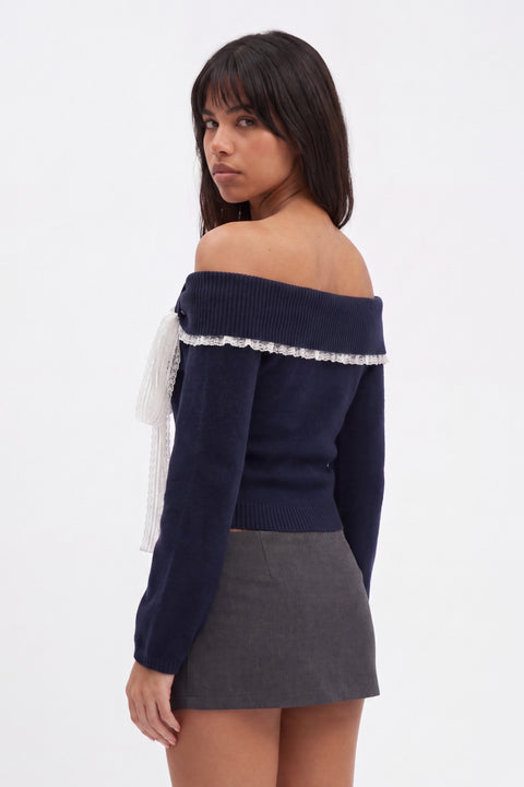 Dunkelblauer schulterfreier Strickpullover